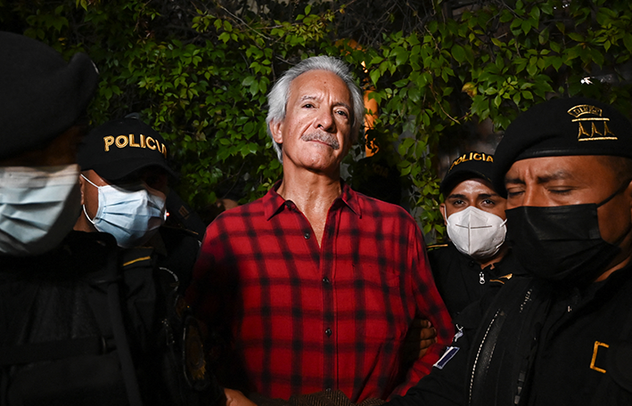 Guatemalan journalist José Rubén Zamora, president of the newspaper elPeriódico, is seen after being arrested in Guatemala City, on July 29, 2022. (Photo by Johan ORDONEZ / AFP)