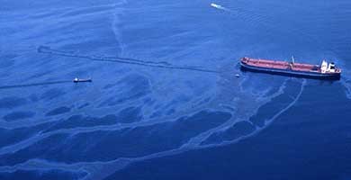 Oil spills from the crippled tanker Exxon Valdez the morning of March 24, 1989, after the vessel ran aground on Bligh Reef in Prince William Sound. (Getty Images) Oil spills from the crippled tanker Exxon Valdez the morning of March 24, 1989, after the vessel ran aground on Bligh Reef in Prince William Sound. (Getty Images)