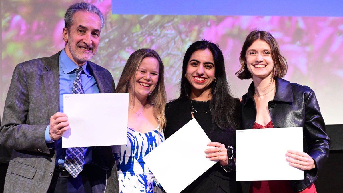 Professor Sam Freedman awarding the 2025 Lynton Fellowships in Book Writing to Kate Taylor, Anvee Bhutani and Alexandra Markovich. Professor awards three students.