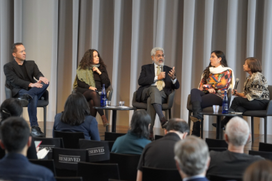 Sheila Coronel moderates a panel with Aida Alami, Juliana Dal Piva, András Pethő and Siddharth Varadarajan. A five-person panel in discussion on a stage.