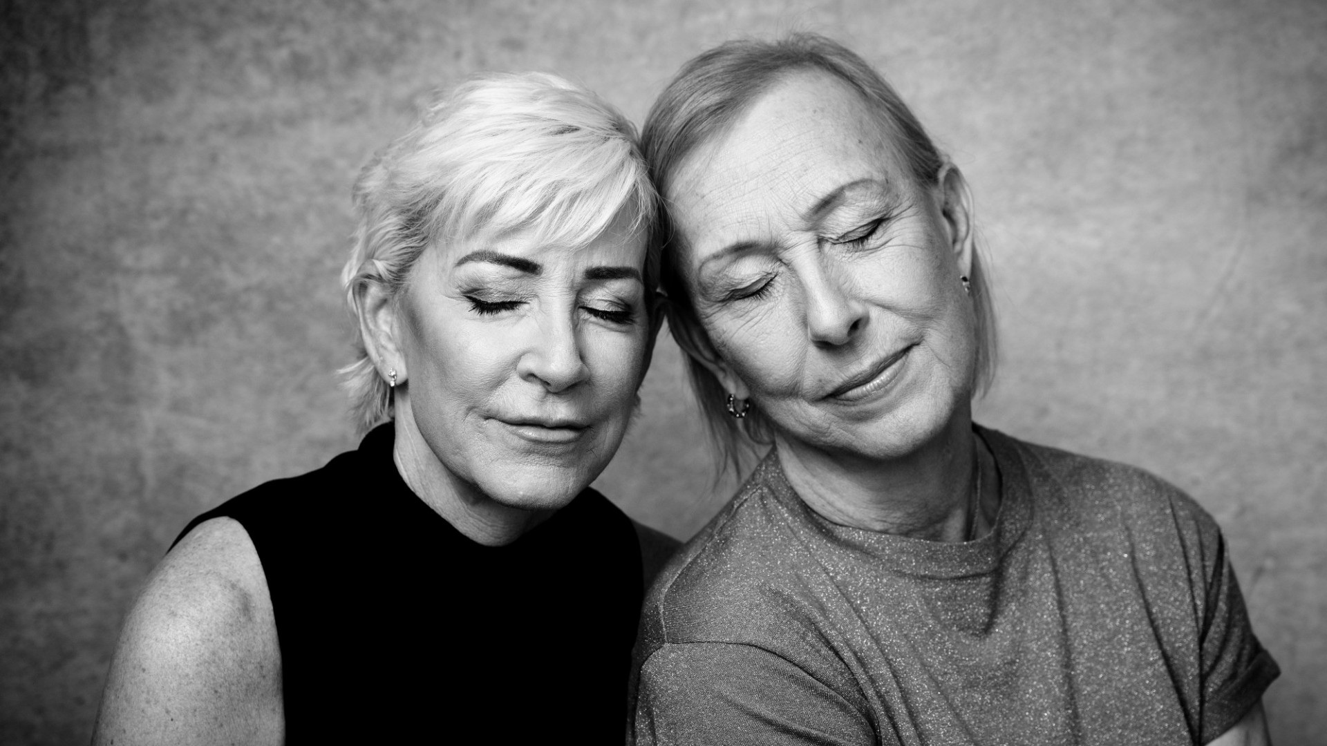 “Bitter Rivals. Beloved Friends. Survivors,” wins 2024 Paul Tobenkin Award Tennis stars Chris Evert and Martina Navratilova photographed together in black and white.