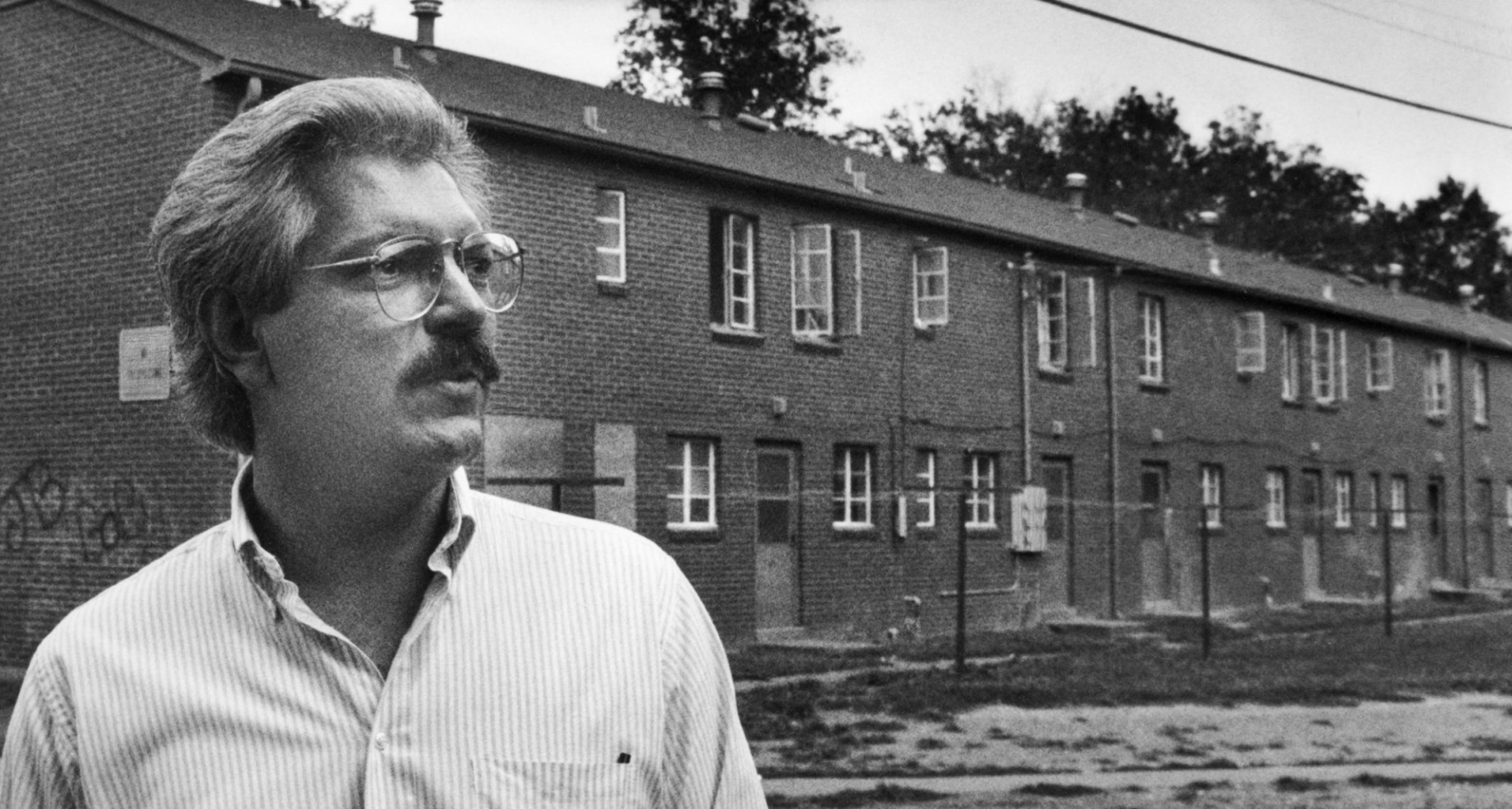 Williams, as part of a newspaper project in 1991, revisits a Nashville public housing development where he lived as a teenager. (Photo: Nancy Rhoda/The Tennessean)