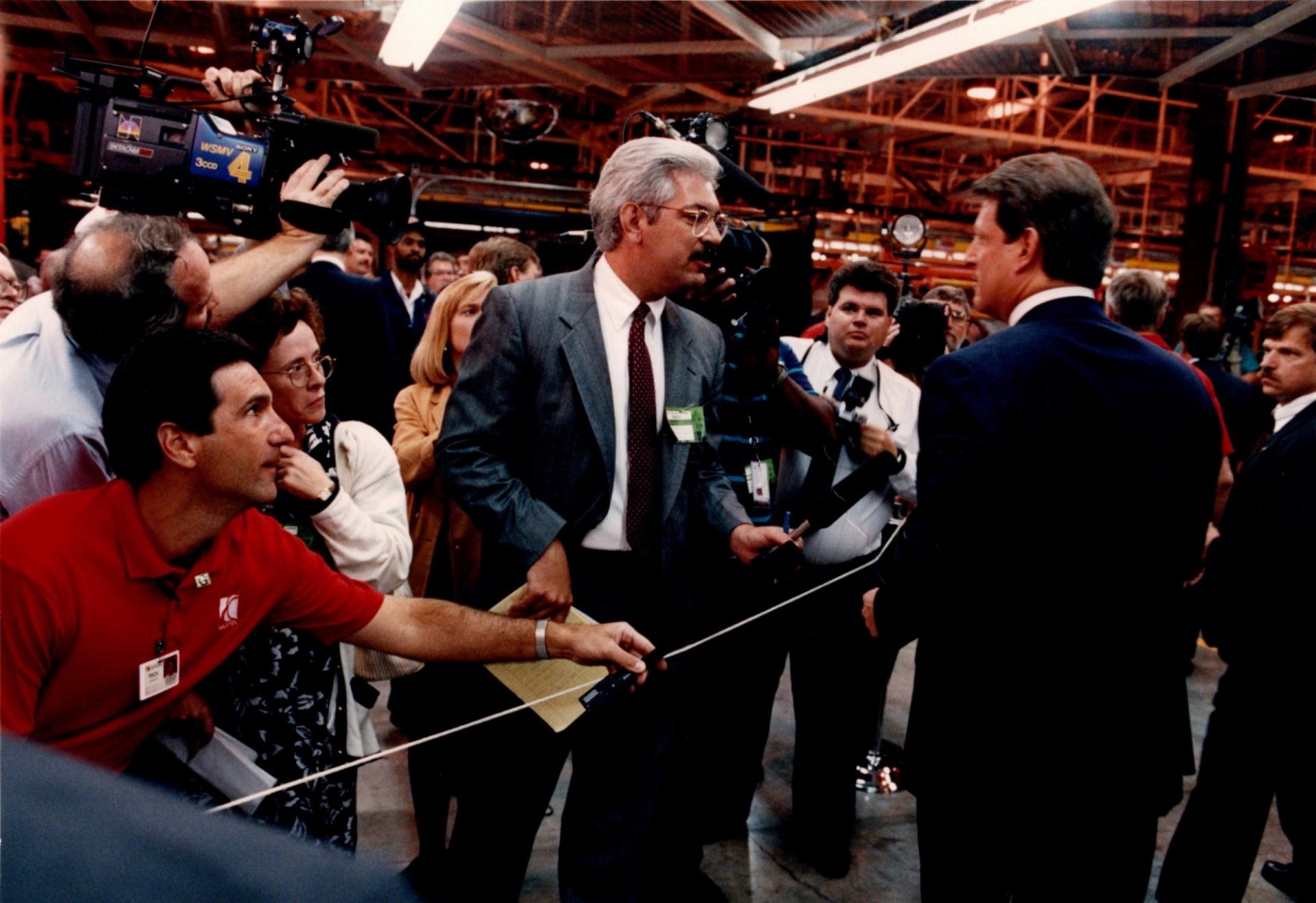 Williams questions Vice President Al Gore during Gore’s visit to the General Motors Saturn plant in Spring Hill, TN, in June 1993.