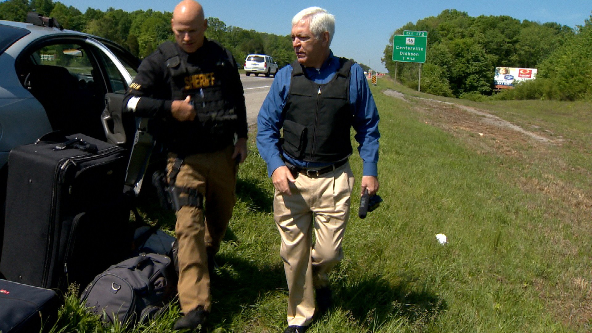 Williams follows a drug interdiction agent in 2011 as part of his duPont Award-winning investigation of Tennessee’s civil asset forfeiture program that allowed officers to seize cash from drivers with no real evidence that the money was illegal. (photo: Bryan Staples/WTVF) Williams follows a drug interdiction agent in 2011 as part of his duPont Award-winning investigation of Tennessee’s civil asset forfeiture program that allowed officers to seize cash from drivers with no real evidence that the money was illegal. (photo: Bryan Staples/WTVF)
