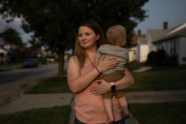 Jaclyn Ohmer holds her son in Parma, Ohio. Photo: Maddie McGarvey for The Wall Street Journal A new mother holds her young son