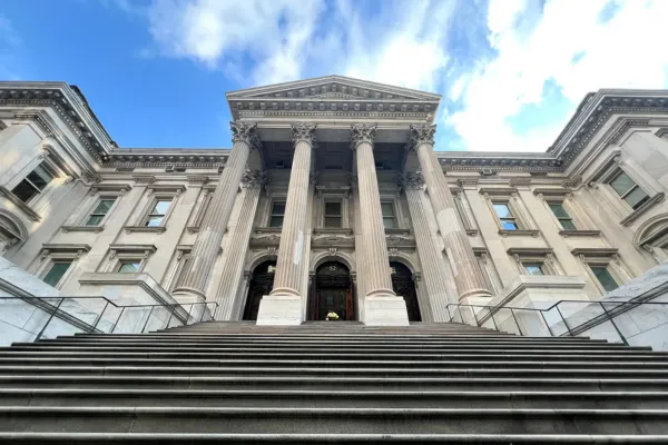 The entrance to Tweed Courthouse, the New York City Department of Education headquarters. (Photo: Jessica Shuran Yu)