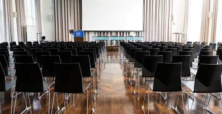 lecture hall/film screening layout