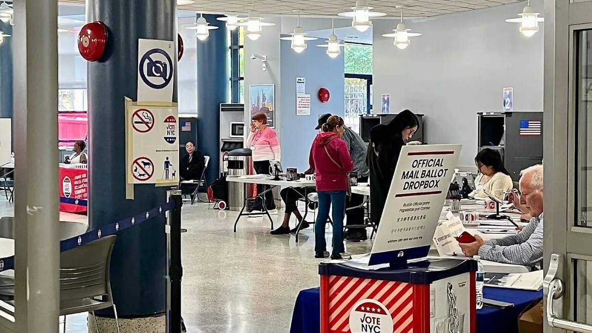 Corona residents voting at the New York Hall of Science poll site last Sunday (Photo: Jean Ortiz)