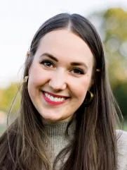 Headshot of Danielle Leavitt. 