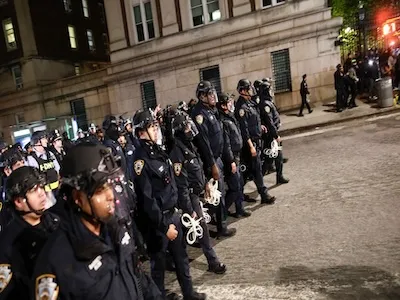 Photo of NYPD officer entering Columbia's campus. 