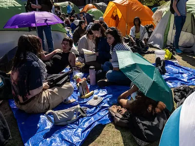 Photo of campus protests in a Neue Zürcher Zeitung article. 