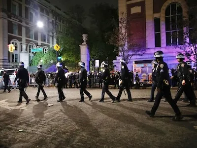 Photo of NYPD officers entering Columbia's campus. 