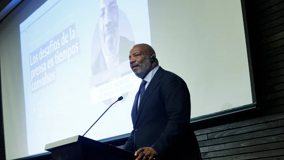 Dean Jelani Cobb addresses the Universidad Diego Portales community during a lecture titled “The Challenges of the Press in Turbulent Times."