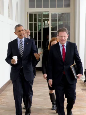 President Barack Obama walks along the Colonnade of the White House with Jeffrey Goldberg of The Atlantic prior to an interview in the Oval Office, Jan. 26, 2016. (Official White House Photo by Pete Souza)