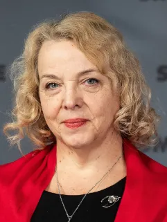Headshot of Beata Balogová.
