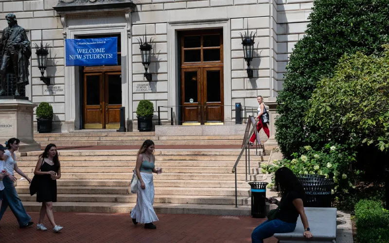 Students walking in front of Pulitzer Hall